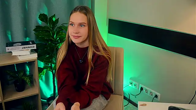 Snapshot of NadinePogar chatting on October 24, 2025, 9:49 am NadinePogar online show from October 24, 2025, 9:49 am