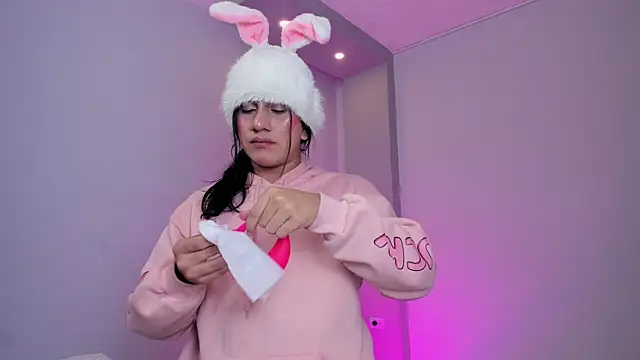 stefy bratz online show from April 14, 2026, 4:29 am