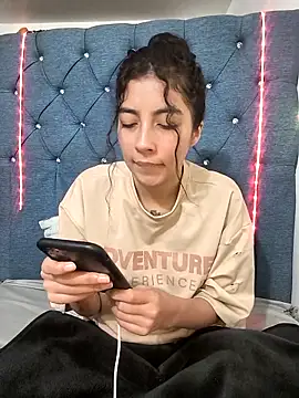 Snapshot of ShareeBax_ chatting on October 22, 2025, 4:13 am ShareeBax online show from October 22, 2025, 4:13 am