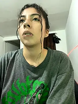 Snapshot of ShareeBax_ chatting on November 5, 2025, 8:20 pm ShareeBax online show from November 5, 2025, 8:20 pm