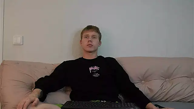 Snapshot of tvelweek chatting on November 10, 2025, 2:54 am tvelweek online show from November 10, 2025, 2:54 am