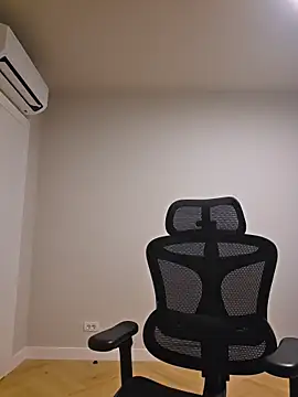 MiaRides19 online show from April 7, 2026, 8:20 pm