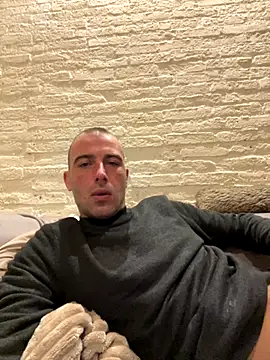 Rotteei1 online show from October 19, 2025, 6:03 am