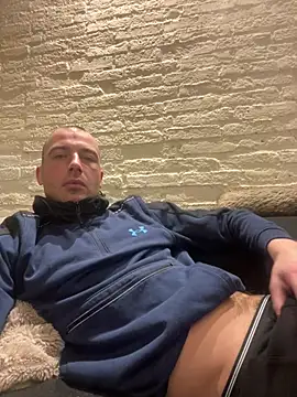 Snapshot of Rotteei1 chatting on January 18, 2026, 8:29 am Rotteei1 online show from January 18, 2026, 8:29 am