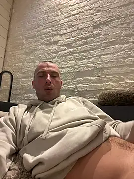 Snapshot of Rotteei1 chatting on February 1, 2026, 1:09 pm Rotteei1 online show from February 1, 2026, 1:09 pm