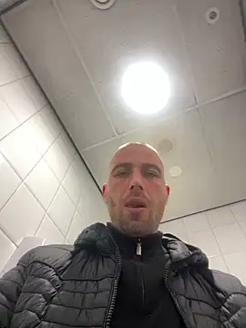 Snapshot of Rotteei1 chatting on February 9, 2026, 9:13 am Rotteei1 online show from February 9, 2026, 9:13 am