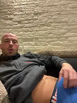 Snapshot of Rotteei1 chatting on February 11, 2026, 12:26 am Rotteei1 online show from February 11, 2026, 12:26 am