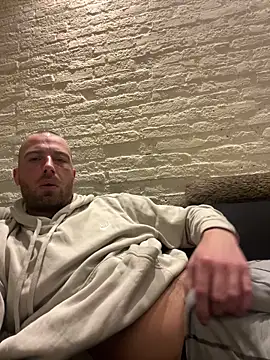 Snapshot of Rotteei1 chatting on February 15, 2026, 9:08 am Rotteei1 online show from February 15, 2026, 9:08 am