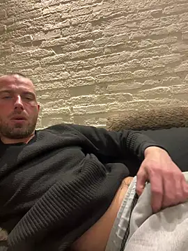 Snapshot of Rotteei1 chatting on February 16, 2026, 10:06 pm Rotteei1 online show from February 16, 2026, 10:06 pm