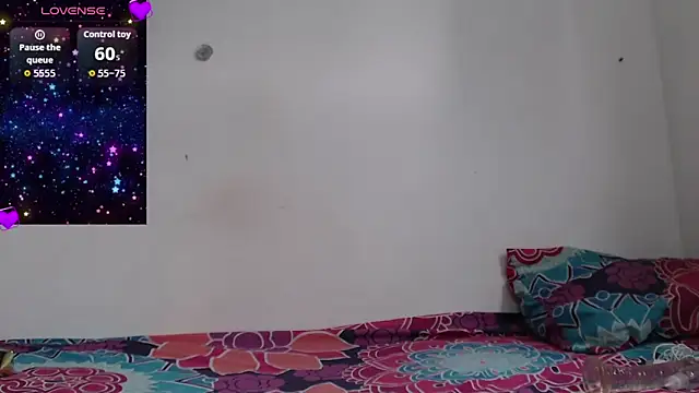 Nikki  uwu online show from December 14, 2025, 8:02 pm