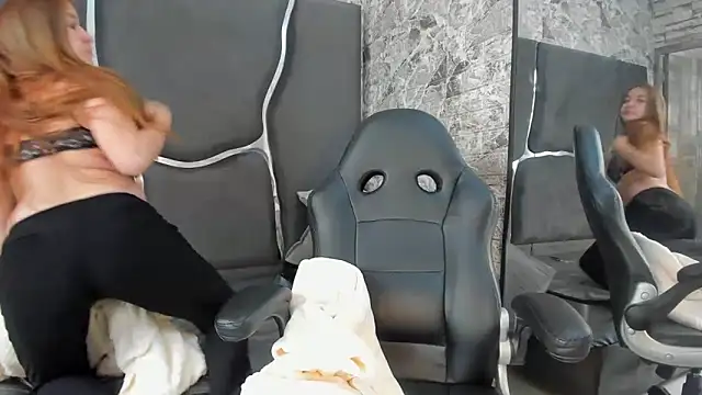 Snapshot of Lisa_Dunt chatting on November 9, 2025, 2:48 pm Lisa Dunt online show from November 9, 2025, 2:48 pm