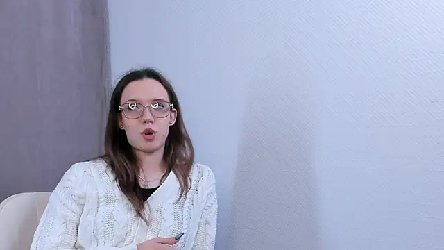 Snapshot of FabiolaCowing chatting on October 21, 2025, 4:08 pm FabiolaCowing online show from October 21, 2025, 4:08 pm