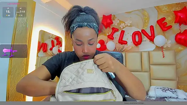 NahomiWalker  online show from February 15, 2026, 7:54 pm