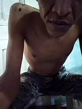 Snapshot of Estebanbigcock23 chatting on November 27, 2025, 6:43 pm Estebanbigcock23 online show from November 27, 2025, 6:43 pm