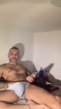 Italmanu85 online show from November 17, 2025, 1:00 am