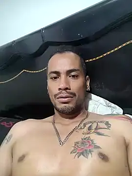 Snapshot of Michell85 chatting on October 27, 2025, 2:04 am Michell85 online show from October 27, 2025, 2:04 am