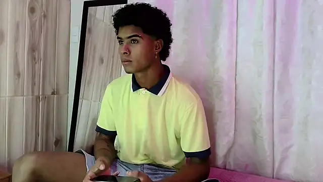 Snapshot of Pasion_morena chatting on November 18, 2025, 1:11 am Pasion morena online show from November 18, 2025, 1:11 am