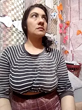 Snapshot of luzdelunas chatting on November 1, 2025, 1:51 am luzdelunas online show from November 1, 2025, 1:51 am