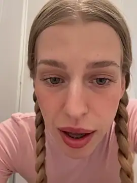 kira mia online show from April 21, 2026, 4:45 pm