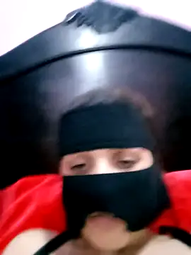 SandyAmr online show from November 18, 2025, 2:43 pm