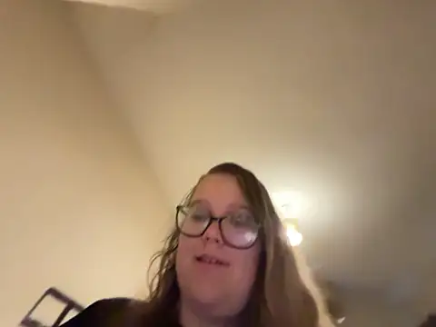 Snapshot of Scarletcum22 chatting on November 3, 2025, 7:53 am Scarletcum22 online show from November 3, 2025, 7:53 am