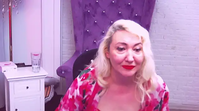 Snapshot of LadyKriss chatting on November 6, 2025, 6:14 am LadyKriss online show from November 6, 2025, 6:14 am