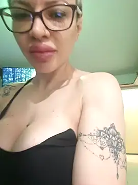 Snapshot of Monroecarolina chatting on November 3, 2025, 8:48 am Monroecarolina online show from November 3, 2025, 8:48 am