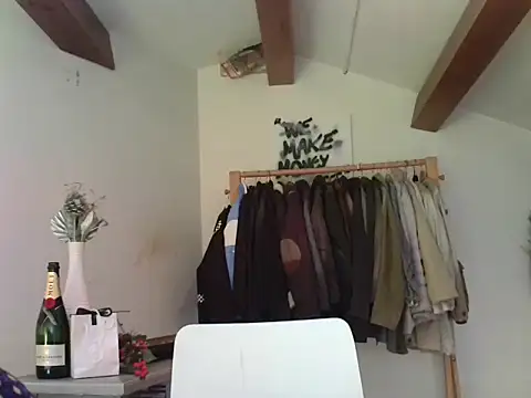 DeboraMee online show from October 23, 2025, 3:22 pm