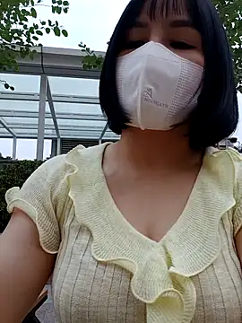 Snapshot of Mina-02 chatting on October 28, 2025, 9:57 am Mina-02 online show from October 28, 2025, 9:57 am