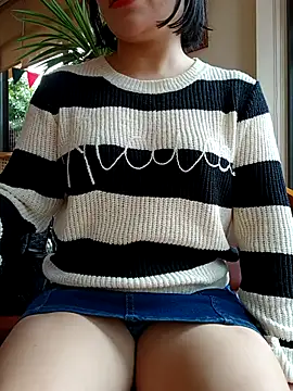 Snapshot of Mina-02 chatting on October 31, 2025, 6:47 am Mina-02 online show from October 31, 2025, 6:47 am