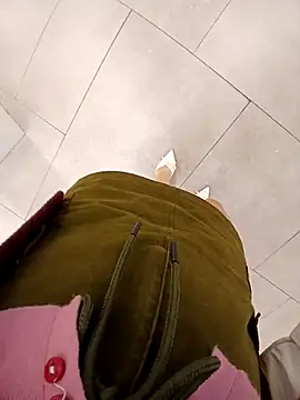 Snapshot of Mina-02 chatting on November 7, 2025, 8:03 am Mina-02 online show from November 7, 2025, 8:03 am