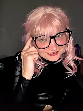 LunaXshade online show from November 18, 2025, 6:34 pm