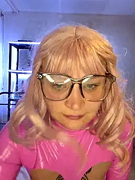 LunaXshade online show from February 16, 2026, 6:48 pm