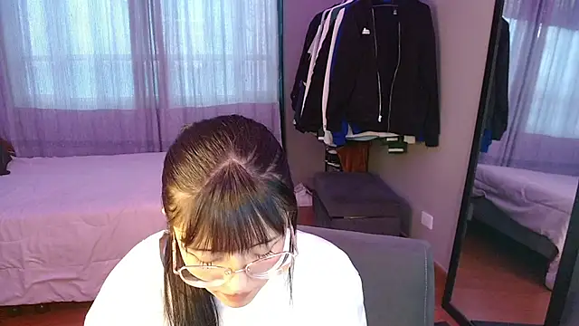 val azuna1 online show from November 11, 2025, 8:53 pm