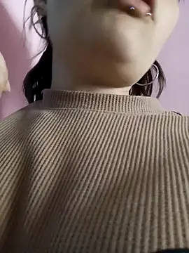 Snapshot of KittenMiss_ chatting on November 12, 2025, 7:24 pm KittenMiss online show from November 12, 2025, 7:24 pm