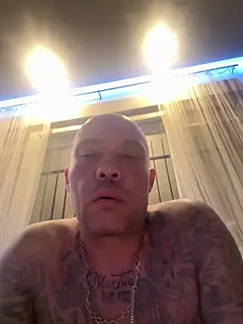 Snapshot of gitanoMad chatting on October 26, 2025, 1:11 am gitanoMad online show from October 26, 2025, 1:11 am