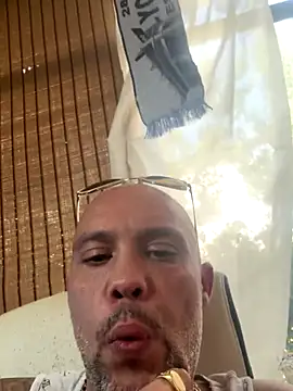 Snapshot of gitanoMad chatting on November 29, 2025, 12:52 pm gitanoMad online show from November 29, 2025, 12:52 pm