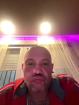 Snapshot of gitanoMad chatting on December 5, 2025, 1:14 am gitanoMad online show from December 5, 2025, 1:14 am