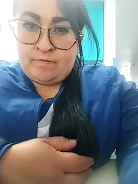 Snapshot of julitziI_09 chatting on November 17, 2025, 8:42 am julitziI 09 online show from November 17, 2025, 8:42 am