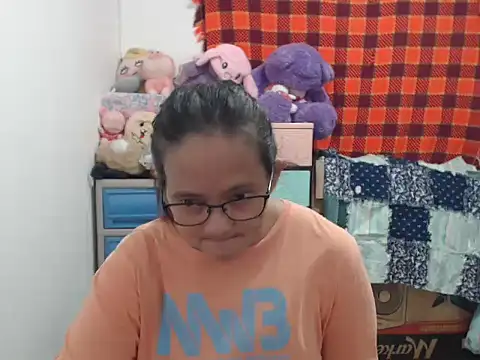 Snapshot of Kinkybela2025 chatting on November 2, 2025, 10:06 am Kinkybela2025 online show from November 2, 2025, 10:06 am