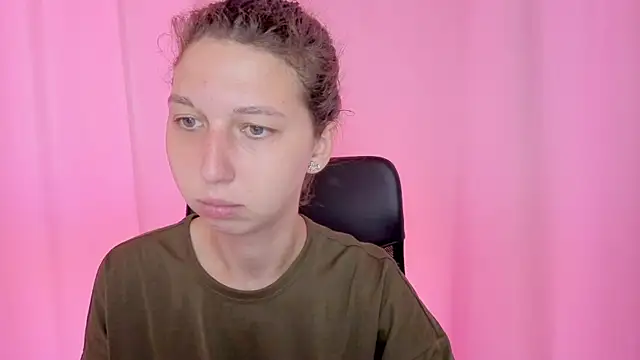 CuteEllii online show from October 21, 2025, 9:32 am