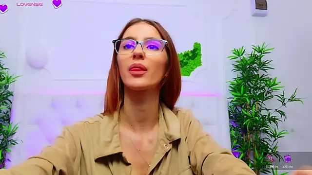 Snapshot of ElisaCharm chatting on November 4, 2025, 4:44 am ElisaCharm online show from November 4, 2025, 4:44 am