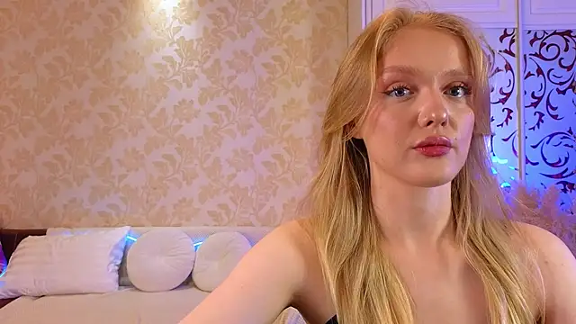 Snapshot of Slay_Blonde chatting on October 21, 2025, 6:14 am Slay Blonde online show from October 21, 2025, 6:14 am