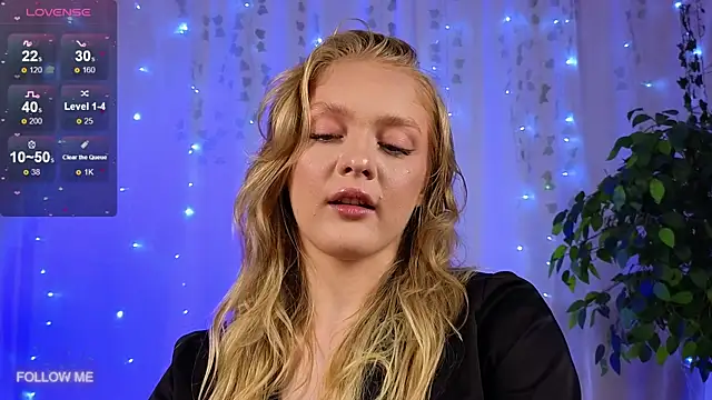 Snapshot of Slay_Blonde chatting on October 25, 2025, 5:15 am Slay Blonde online show from October 25, 2025, 5:15 am