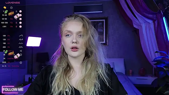 Snapshot of Slay_Blonde chatting on November 9, 2025, 6:01 am Slay Blonde online show from November 9, 2025, 6:01 am