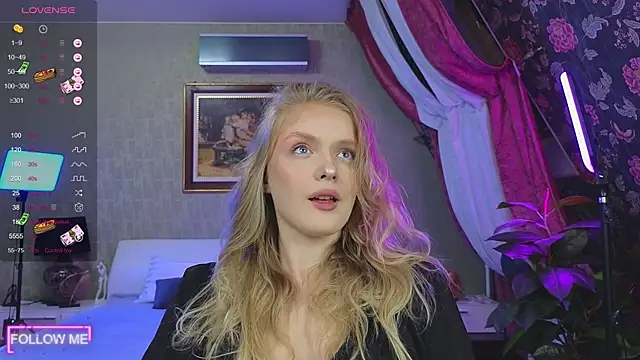 Snapshot of Slay_Blonde chatting on November 10, 2025, 5:06 am Slay Blonde online show from November 10, 2025, 5:06 am