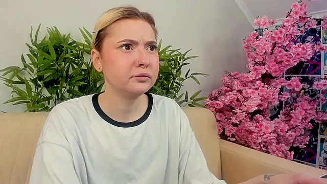 Snapshot of LaylaCookies chatting on October 24, 2025, 10:11 am LaylaCookies online show from October 24, 2025, 10:11 am