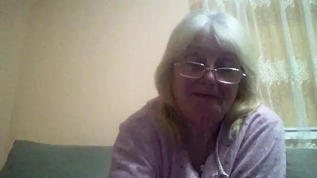 Snapshot of AmyLove353 chatting on April 4, 2026, 9:45 pm AmyLove353 online show from April 4, 2026, 9:45 pm