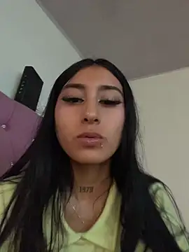 Violeet-Smith online show from April 16, 2026, 10:23 pm