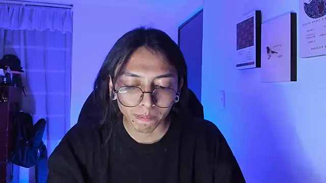 Snapshot of _Astrea_ chatting on February 9, 2026, 10:03 pm Astrea online show from February 9, 2026, 10:03 pm